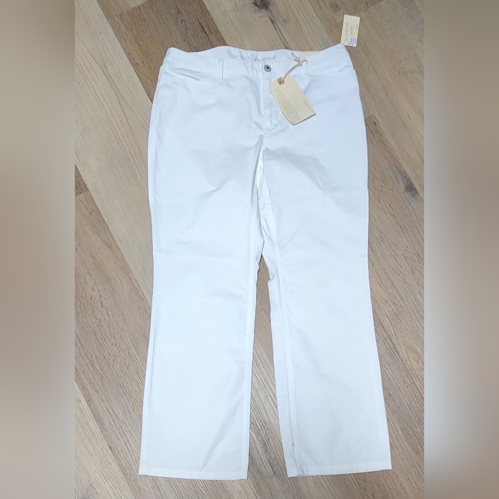 NWT Liz Claiborne White Slim Bootleg Jeans sz 14 Petite